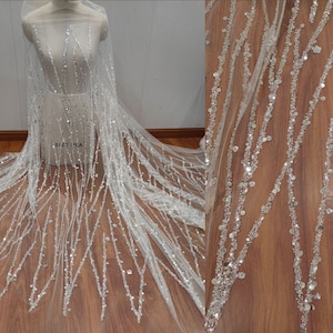 1 Yard luxuriöser, massiver, mit Perlen bestickter Blumen-Spitzenstoff für Hochzeitskleid, silberne Pailletten-Stickspitze, Abendkleid-Perlenstoff