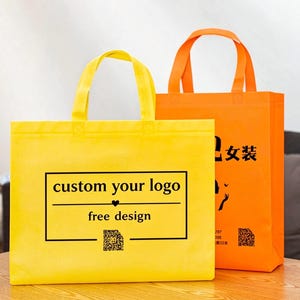 Bolsas de tela no tejida gruesas personalizadas, bolsas de compra reutilizables con logotipo y código QR impresos, bolsas de regalo ecológicas para tiendas de ropa y boutiques.