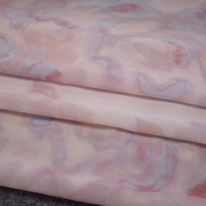 Tessuto di seta chiffon floreale con alone astratto rosa di alta qualità, tessuto di seta con motivo floreale leggero e sottile per abito, camicia, gonna