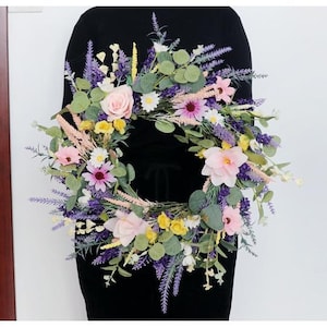 Corona de flores artificiales de lavanda y margaritas de 45 cm, ideal para colgar en la puerta principal o para bodas.