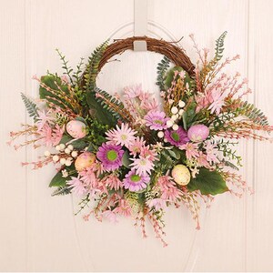 Corona de crisantemo silvestre artificial de 20 pulgadas, corona de flores silvestres para puerta de entrada, decoración de bienvenida de tienda en la puerta