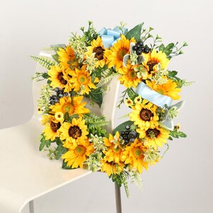 Corona de girasol artificial amarilla de 16 pulgadas, corona de primavera para puerta de entrada, decoración de bienvenida de tienda en la puerta