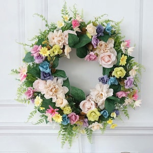 Corona de peonías rosas artificiales de 45 cm, ideal para puerta de entrada, escaparate o exterior.