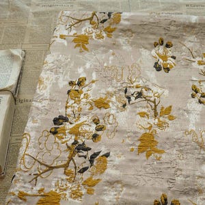 Tissu pour vêtements de brocart floral solide doré, tissu à fleurs en relief haut de gamme pour costume jupe