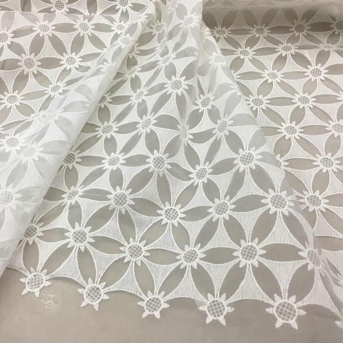 Tissu de dentelle brodée florale luxueuse de gaze blanche pour la robe de bricolage, robe de bal, robe Largeur 130cm Tissu de dentelle brodée florale luxueuse de gaze blanche blanche blanche pour la robe de bricolage, robe de bal, robe Largeur 130cm 4597c8