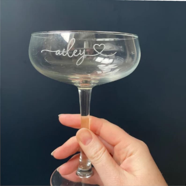 Birthday Gift Glass Personalized Cocktail Design Custom Name Engraving Elegant Champagne Coupe Christmas Present Idea Special Celebration Glassware Wedding Toast Essential Retirement Gift Option Premium Barware Collection Unique Martini