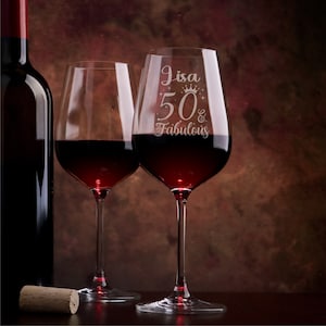 Copa de vino grabada "50 and Fabulous" - Copa única para 50 cumpleaños - Regalos para 50 años - Copa de vino tinto, blanco y rosado para 50 cumpleaños