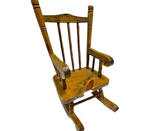 Mecedora miniatura de madera estilo vintage – Tamaño ideal para muñecas o ositos de peluche – Madera maciza