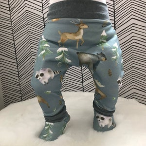 Vinterskogsdjur Unisex harems Akvarelltryck Ekologiskt bomullstyg Pojkar flickbyxor Babyleggings Ekokläder Joggingbyxor Skor present