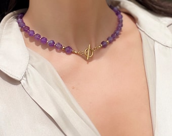 Ametistpärlhalsband, februari födelsesten, lila och guld, delikat lila choker, 18K guldspänne, present till henne