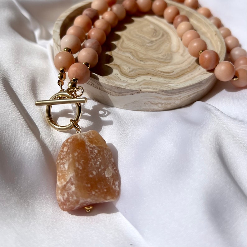 Stora halsband med rosa aventurinpärlor och rå aventurin, natursten, handgjorda ädelstenssmycken, present till henne bild 8