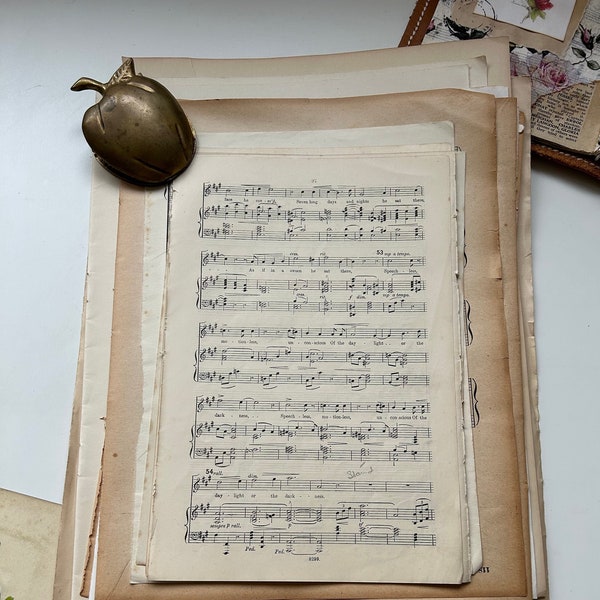 Papier à musique ancien. 25 partitions authentiques vintage. Grandes feuilles de musique, différentes couleurs et âges. Papier à musique marron et blanc