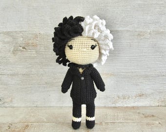 Amigurumi crochet Cruella in black pattern - Patrón amigurumi ganchillo Cruella de negro