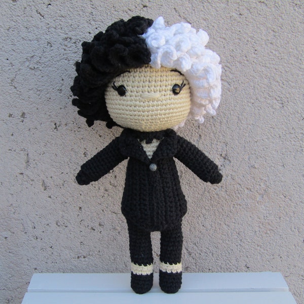 Amigurumi crochet Cruella in black pattern - Patrón amigurumi ganchillo Cruella de negro