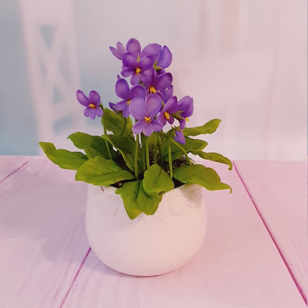 Mini composition of violets-Polymer clay flower-Cold porcelain-Flower arrangement-Realistic flower-Real touch flower-Botanical sculpture