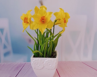 Handmade flowers Mini daffodils in the pot-Polymer clay flower-Cold porcelain-Flower arrangement-Real touch flower-Botanical sculpture