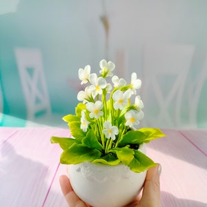 Mini composition of violets-Polymer clay flower-Cold porcelain-Flower arrangement-Realistic flower-Real touch flower-Botanical sculpture
