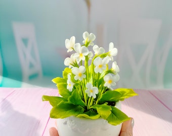 Mini composition of violets-Polymer clay flower-Cold porcelain-Flower arrangement-Realistic flower-Real touch flower-Botanical sculpture