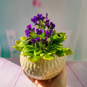 Wildes Veilchen im Topf-Polymer Clay Blume-Kaltporzellan-Blumenarrangement-Realistische Blume-Echte Note Blume-handgemachte Innendekoration