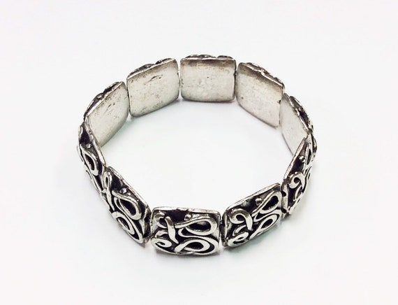 Stunning bracelet with scroll design - image 1