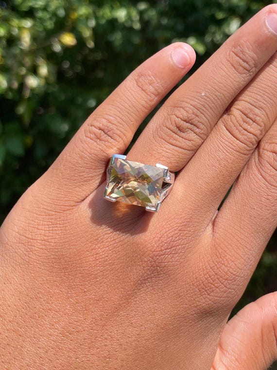 Large Clear Emerald-Cut Statement Ring – Size 10.… - image 3