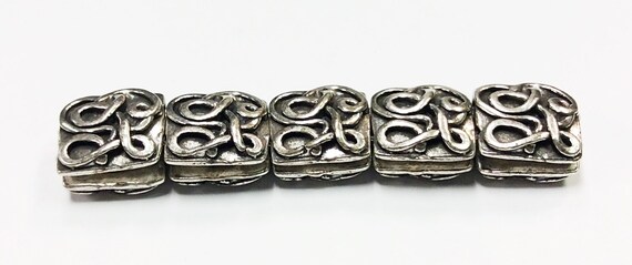 Stunning bracelet with scroll design - image 3