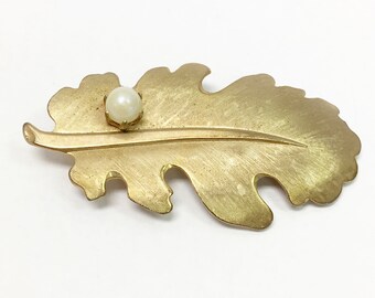 Excellent Gold-Toned leaf Brooch w/ Pearl     (#-0202)