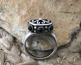Vintage high top sterling silver filigree ring with six round black onyx.#3062 T2.FREE SHIPPING!!!!