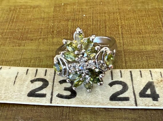 Silvertone ring size 7 with peridot cluster stone… - image 6