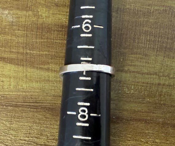 Silvertone ring size 7 with peridot cluster stone… - image 7