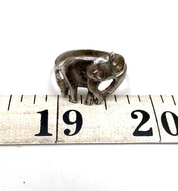 Sterling silver elephant ring size 9. # 1976