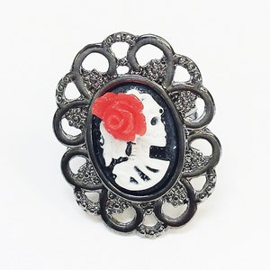 Anillo temático del Día de los muertos con esmalte