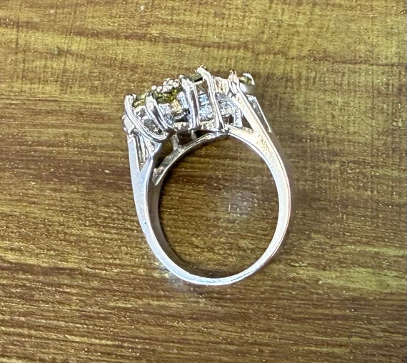 Silvertone ring size 7 with peridot cluster stone… - image 4