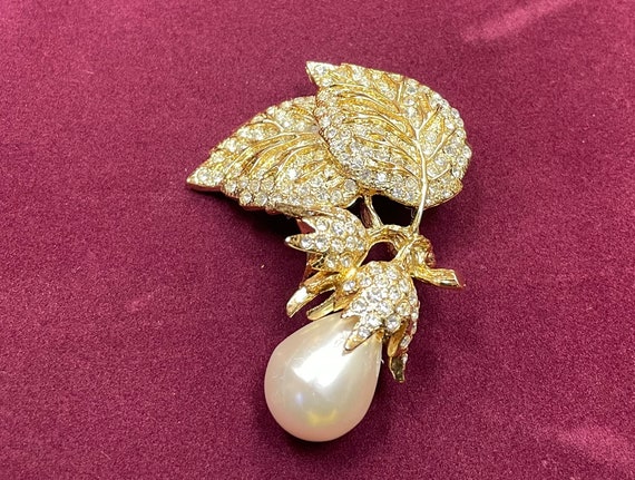 Signed Erwin Pearl gold tone leaf pearl  brooch w… - image 6