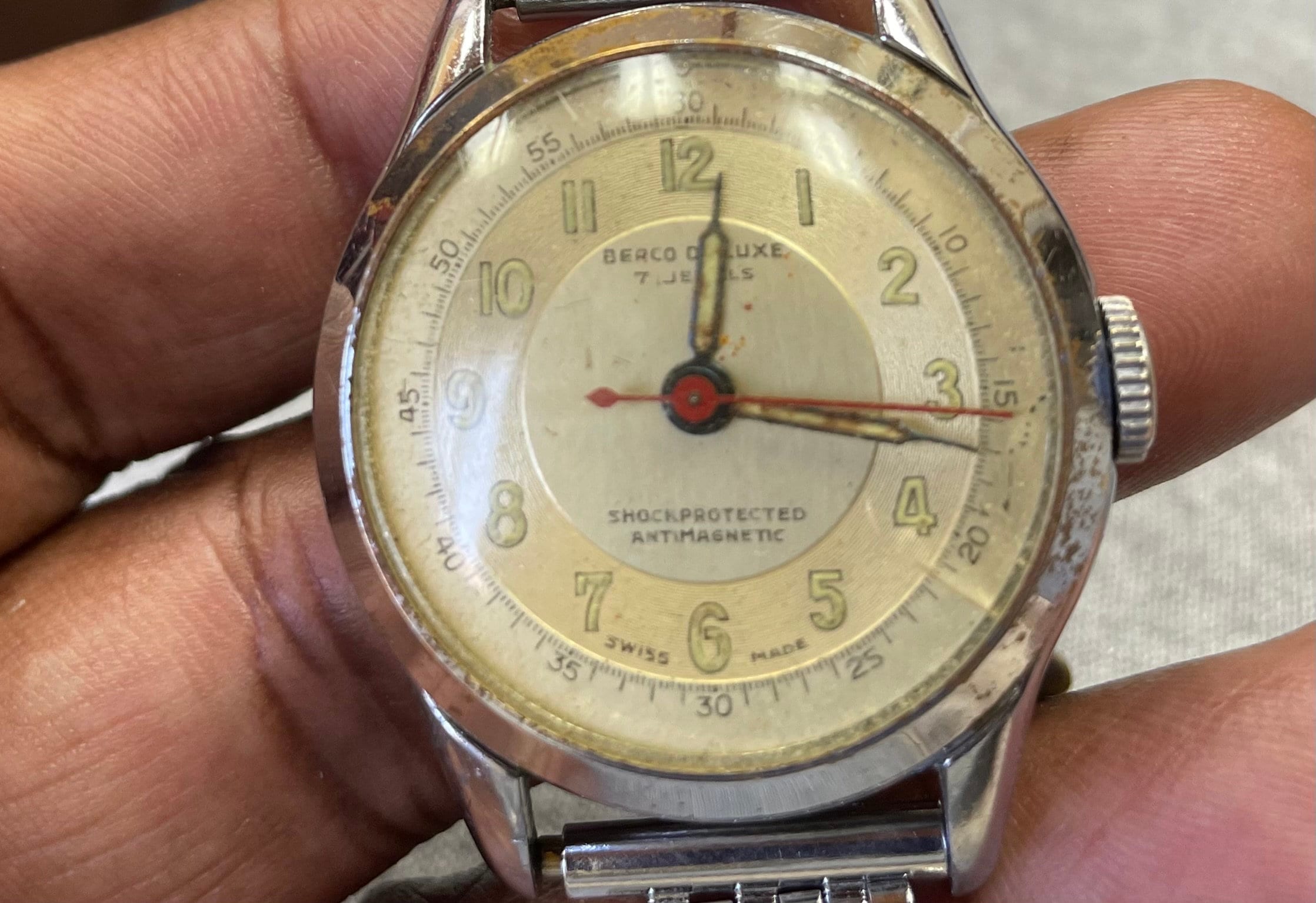 Vintage BERCO De Luxe 7Jewel Swiss made mechanical watch works 