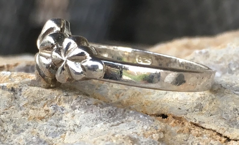 Vintage Sterling Silver Flower SZ 7.5 Ring