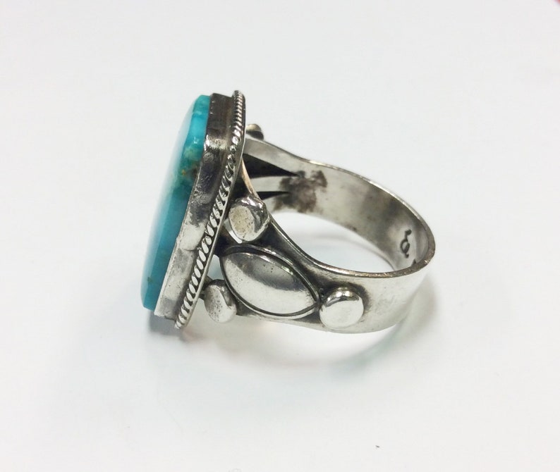 Beautiful Sterling silver Native American ring w turquoise Hallmarked