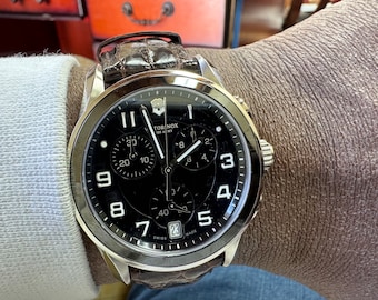 Victorox Swiss Army chronograph quartz watch new.Free shipping!!!