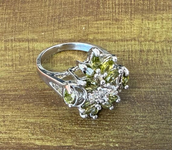 Silvertone ring size 7 with peridot cluster stone… - image 1
