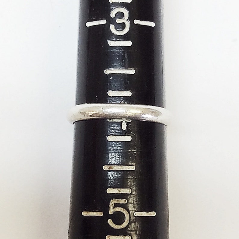 Sterling silver ring w oval cut turquoise stone. #-0361