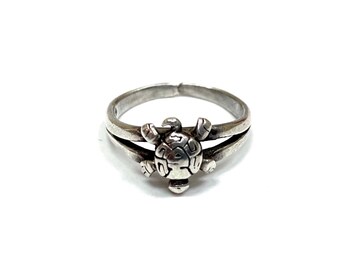 Sterling silver small turtle ring size 4.#101331T2. Free shipping!!!