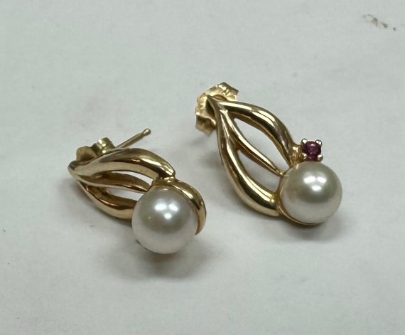 Vintage mid century 14k gold pearl & ruby stud ea… - image 1