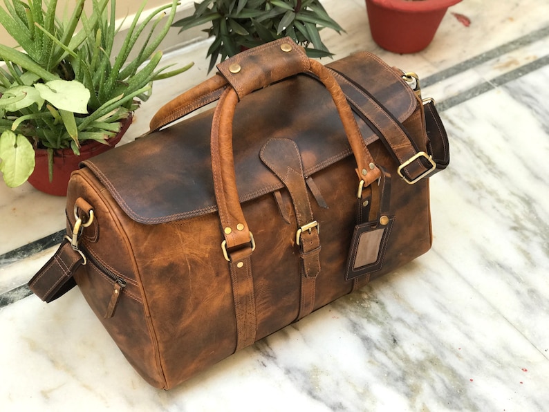 Zakara International is one of reputed custom leather manufacturers in Kanpur solely represent the leather bag market in Kanpur such as duffle, travel, overnight, laptop leather bags, portfolio, messenger, briefcase, sling, satchel, women handbags.