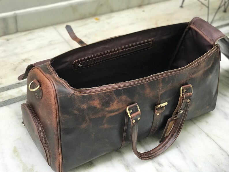 Zakara International is leather company in Kanpur, Uttar Pradesh, INDIA with leather wallet, ladies leather hand purse including travel accessories bag manufacturers in Kanpur best bags for men from kanpur leather market.