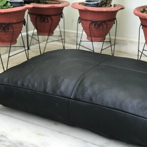 Housse de coussin de siège personnalisée en cuir véritable noire 30 x 20, coussin de salle à manger rectangulaire doux, lit pour animal de compagnie en cuir personnalisé