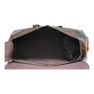 Zakara International is one of reputed custom leather manufacturers in Kanpur solely represent the leather bag market in Kanpur such as duffle, travel, overnight, laptop leather bags, portfolio, messenger, briefcase, sling, satchel, women handbags.