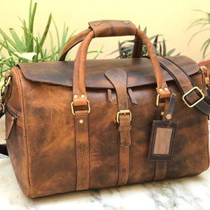 Zakara International is one of reputed custom leather manufacturers in Kanpur solely represent the leather bag market in Kanpur such as duffle, travel, overnight, laptop leather bags, portfolio, messenger, briefcase, sling, satchel, women handbags.