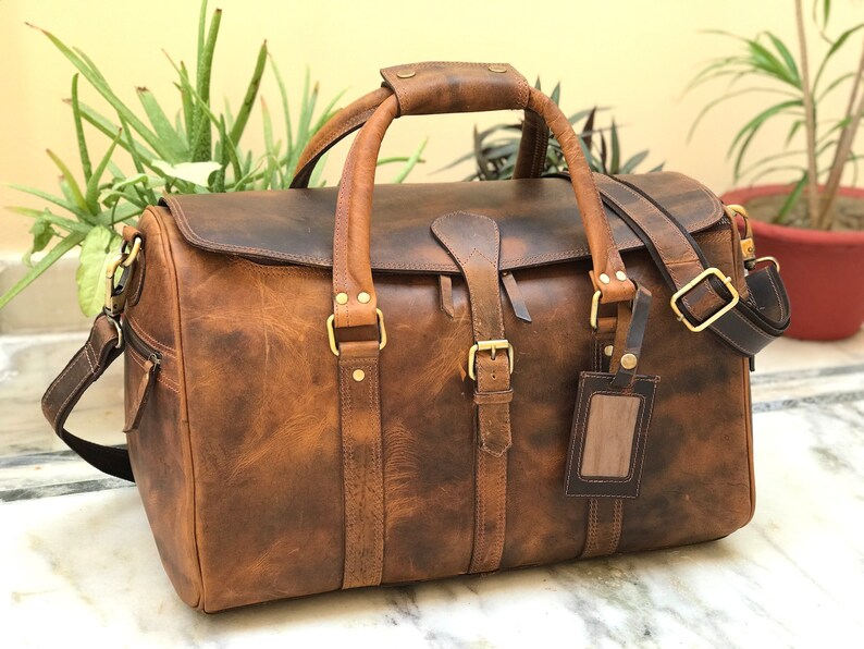 Zakara International is one of reputed custom leather manufacturers in Kanpur solely represent the leather bag market in Kanpur such as duffle, travel, overnight, laptop leather bags, portfolio, messenger, briefcase, sling, satchel, women handbags.