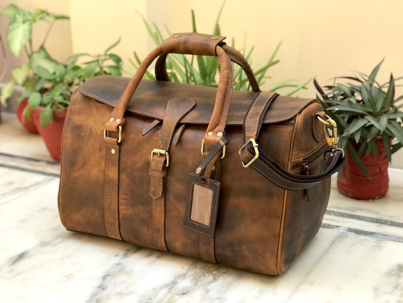 Zakara International is leather company in Kanpur, Uttar Pradesh, INDIA with leather wallet, ladies leather hand purse including travel accessories bag manufacturers in Kanpur best bags for men from kanpur leather market.