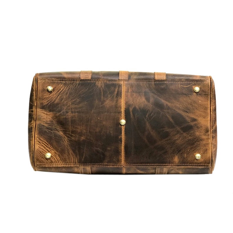 Zakara International is leather company in Kanpur, Uttar Pradesh, INDIA with leather wallet, ladies leather hand purse including travel accessories bag manufacturers in Kanpur best bags for men from kanpur leather market.